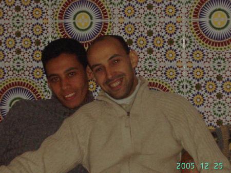 moi avec oussama ds la maison de ma grande m&eacute;re