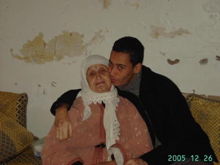 moi avec ma grande m&eacute;re &agrave; benahmed