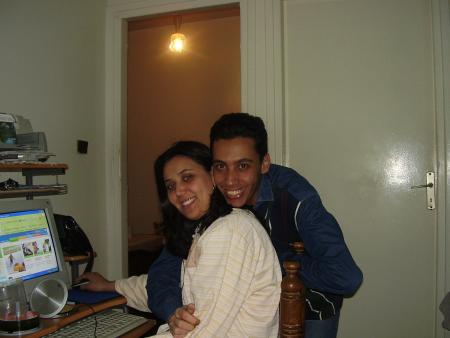 moi avec ma soeur lolo ds la maison